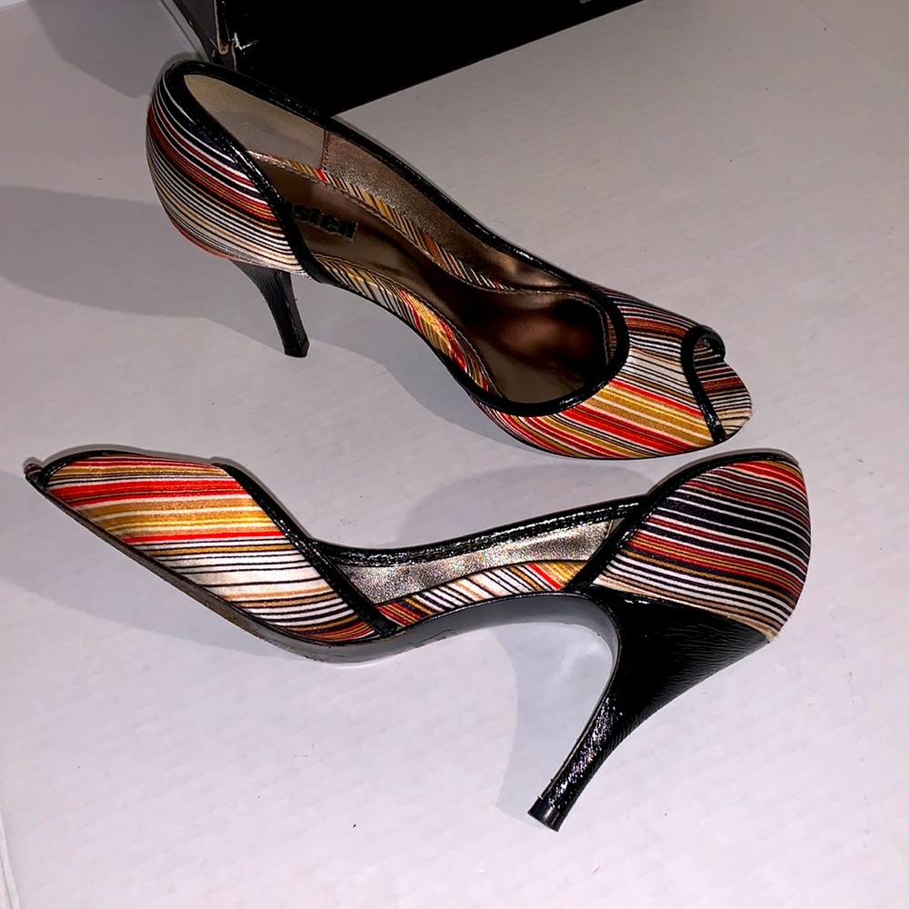 Unlisted Side Cutout Striped heals - Picture 8 of 13